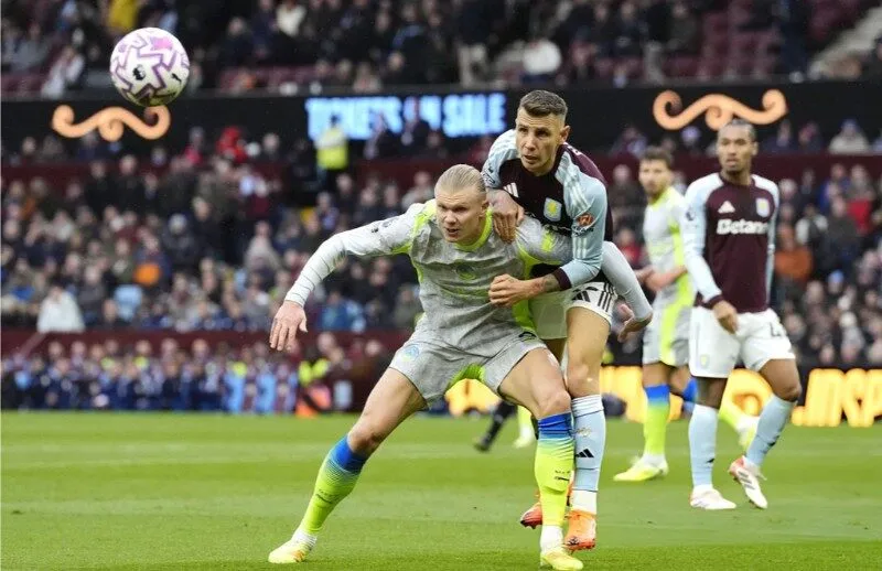 Aston Villa gặp khó trước Man City